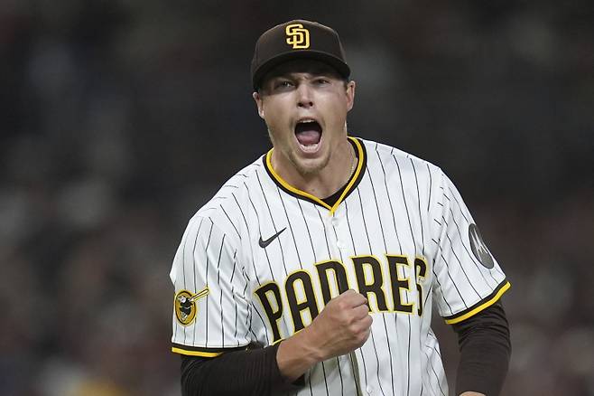 <yonhap photo-2319=""> 샌디에이고 불펜 투수 메이슨 밀러가 슬라이더 3개로 9구 삼진을 기록했다. (AP Photo/Gregory Bull)/2025-08-10 12:34:00/ <저작권자 ⓒ 1980-2025 ㈜연합뉴스. 무단 전재 재배포 금지, AI 학습 및 활용 금지></yonhap>