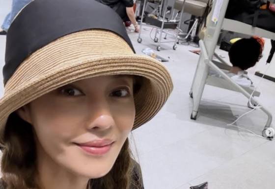 가수 쥬얼리 출신 이지현이 헤어디자이너가 된 근황을 알렸다. 인스타그램 캡처