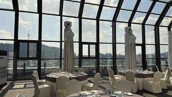 The Ambassador Seoul-A Pullman's banquet hall on the 18th floor [WOO JI-WON]