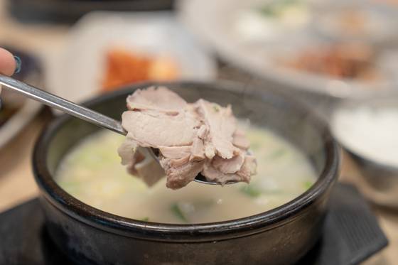 Dwaeji gukbap (pork soup over rice) [BUSAN METROPOLITAN CITY]
