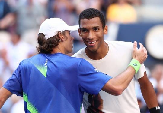 승리한 오제알리아심(오른쪽). 사진[로이터=연합뉴스]