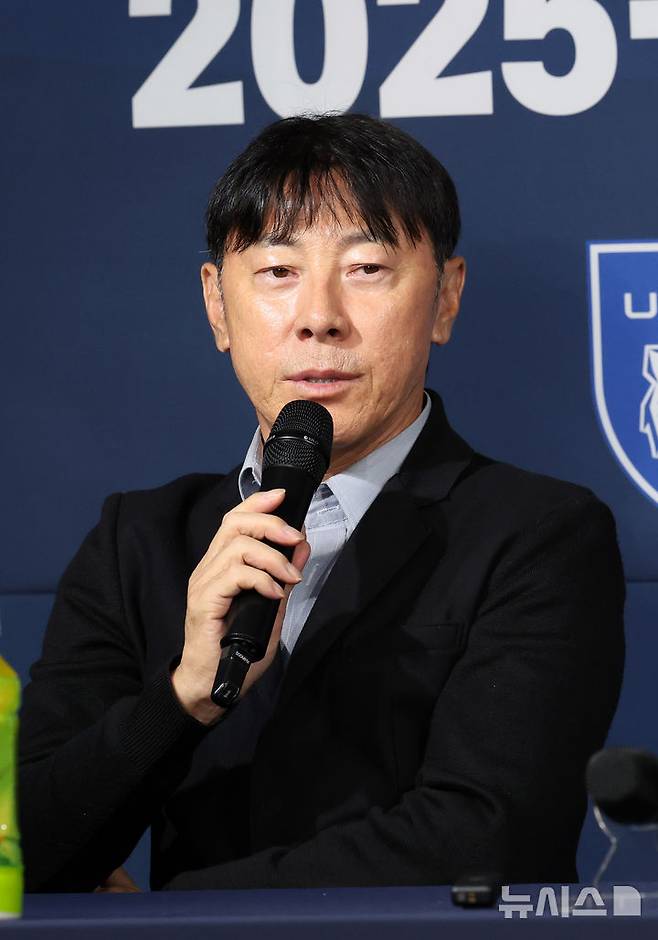 [서울=뉴시스] 배훈식 기자 = 신태용 울산 감독이 4일 오전 서울 축구회관에서 열린 2025-26 ACL 참가 K리그 4개팀 미디어데이에서 취재진의 질문에 답하고 있다. 2025.09.04. dahora83@newsis.com
