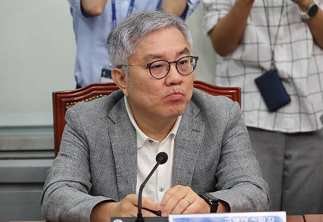 민주당 최강욱 교육연수원장. 연합뉴스