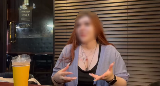 ▲인터뷰 중인 네스ⓒ외대알리(김명휘)