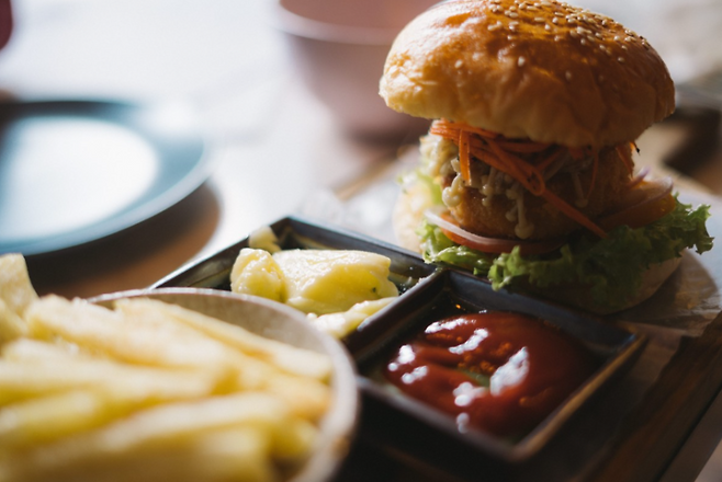 햄버거를 먹더라도 감자튀김은 과감하게 줄여야 한다. 게티이미지