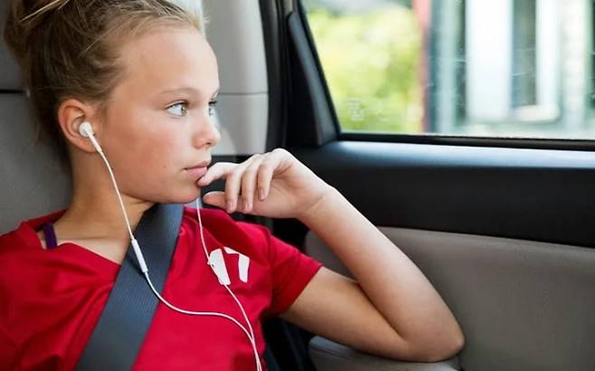 장거리 여행할 때 멀미약을 먹는 것만큼 부드럽고 즐거운 음악을 듣는 것이 멀미 해소에 도움이 된다는 연구 결과가 나왔다. 미국 클리블랜드대 대학병원 제공