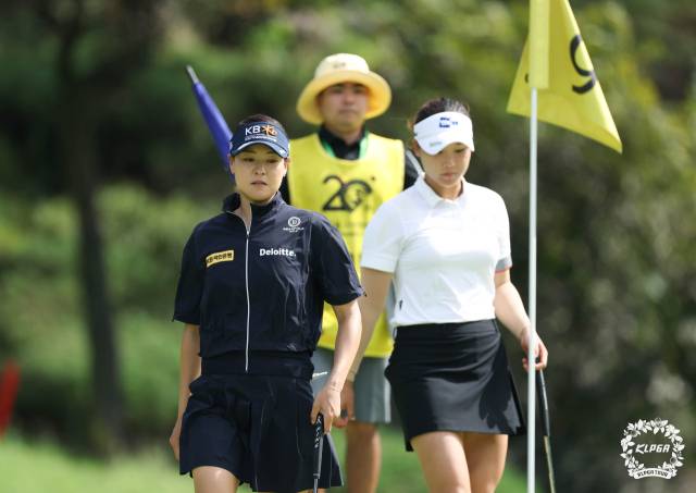 동반 라운드를 펼친 전인지(왼쪽)와 김민솔. 사진 제공=KLPGA
