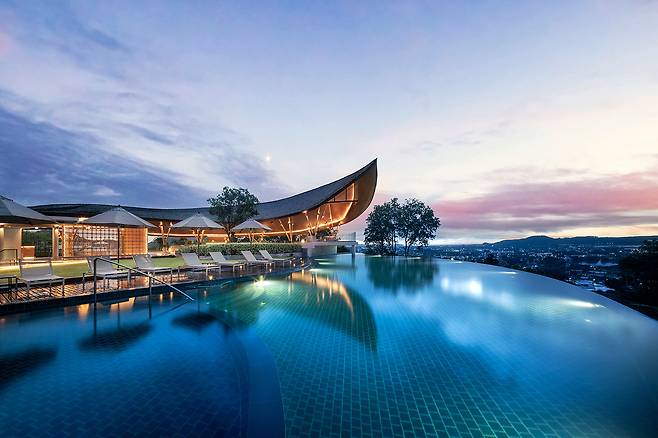 푸껫 노쿠 리조트는 태국 전통미와 현대적 럭셔리가 완벽 조화를 이룬 최상급 휴양지의 표본이다. 사진제공|팜투어