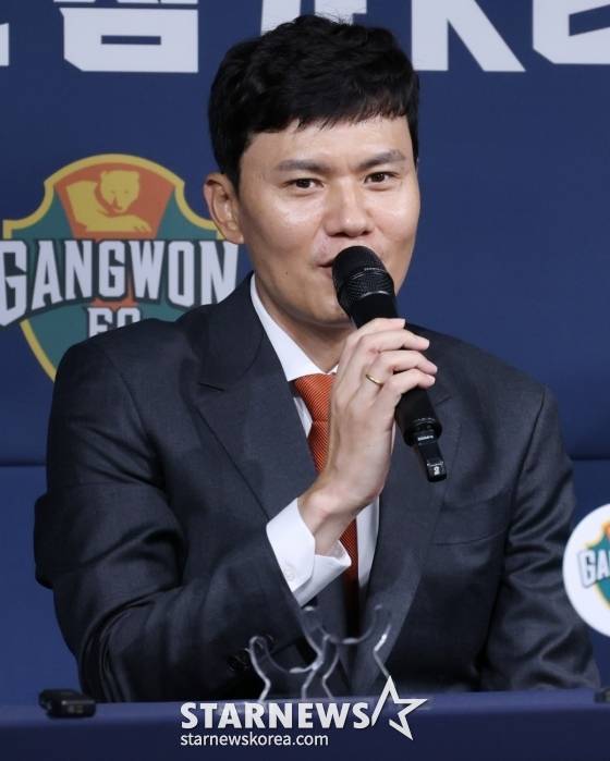 정경호 강원FC 감독. /사진=김진경 대기자