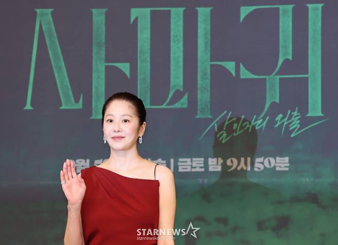 배우 고현정이 4일 오전 서울 양천구 SBS 목동사옥에서 진행된 SBS 금토드라마 '사마귀: 살인자의 외출' 제작발표회에 참석해 포즈를 취하고 있다.  잔혹한 연쇄살인마 ‘사마귀’가 잡힌지 20년이 지나 모방범죄가 발생하고, 이 사건 해결을 위해 한 형사가 평생을 증오한 ‘사마귀’인 엄마와 예상 못한 공조수사를 펼치며 벌어지는 고밀도 범죄 스릴러 '사마귀: 살인자의 외출'은 오는 5일 첫 방송된다. /2025.09.04 /사진=이동훈 photoguy@