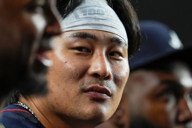 애틀랜타 브레이브스 내야수 김하성이 4일(한국시간) 미국 일리노이주 시카고의 리글리필드에서 열린 2025 미국 메이저리그(MLB) 시카고 컵스와의 원정경기에 7번타자 겸 유격수로 선발 출전해 4타수 1안타(1홈런) 3타점을 기록했다. AP 연합뉴스