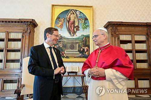 4일(현지시간) 교황청 찾아 레오 14세 만난 이스라엘 대통령 [로이터 연합뉴스 자료사진. 재판매 및 DB 금지]