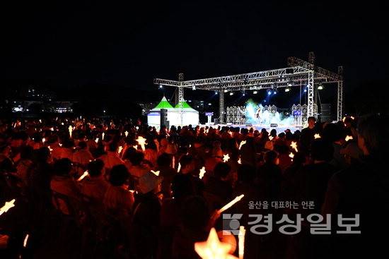 ▲ 본사가 주최·주관하고 울산 남구가 후원하는 '2025 제6회 태화강 빛 축제'가 6일 태화강 3둔치 일원에서 개최된다. 사진은 지난해 행사.