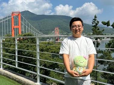 조정인 남해관광문화재단 관광마케팅팀장이 남해대교 옆 남해각에서 나매기를 홍보하고 있다. /이영호 기자