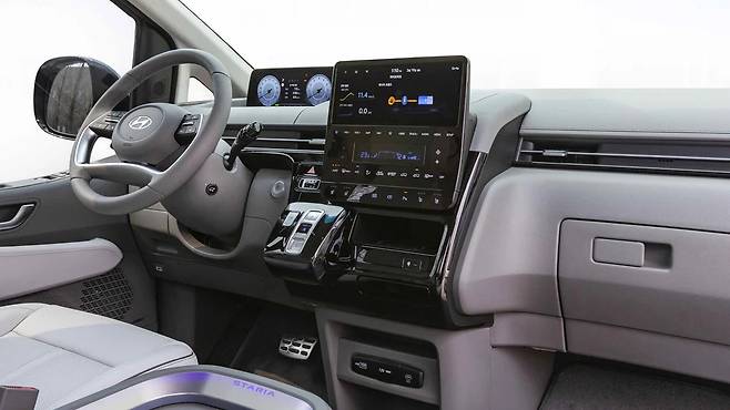 현대차 스타리아 하이브리드 실내