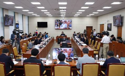 5일 오전 서울 여의도 국회에서 열린 과학기술정보방송통신위원회 전체회의에서 방송 미디어 통신 거버넌스 개편 공청회가 열리고 있다.(사진=뉴시스)