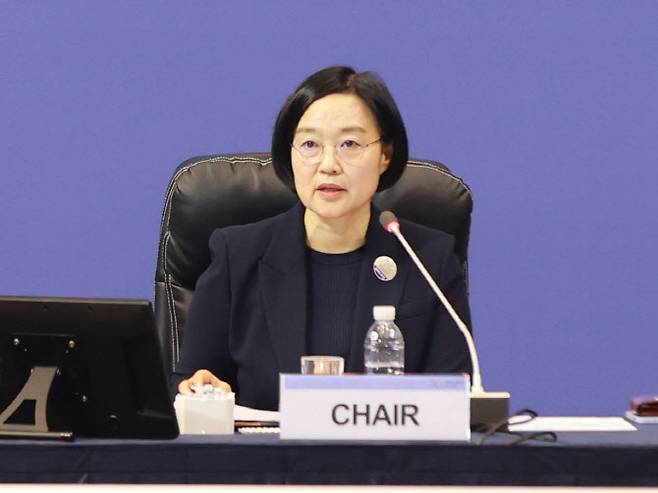한성숙 중소벤처기업부 장관이 5일 제주국제컨벤션센터(ICC)에서 APEC 중소기업 장관회의를 주재하고 있다.(사진=중소벤처기업부)