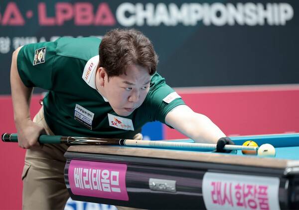 4일 경기도 고양시 고양 킨텍스 PBA 스타디움에서 열린 프로당구 2025-26시즌 4차투어 'SY 베리테옴므 PBA-LPBA 챔피언십'에 출전한 강동궁. /사진=PBA