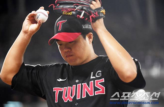 LG 장현식을 몸을 풀고 있다. 박재만 기자 pjm@sportschosun.com