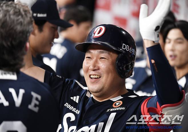 8일 서울 고척스카이돔에서 열린 두산-키움전. 3회초 2사 1루 양의지가 투런포를 친 후 기뻐하고 있다. 고척=정재근 기자 cjg@sportschosun.com/2025.8.8/