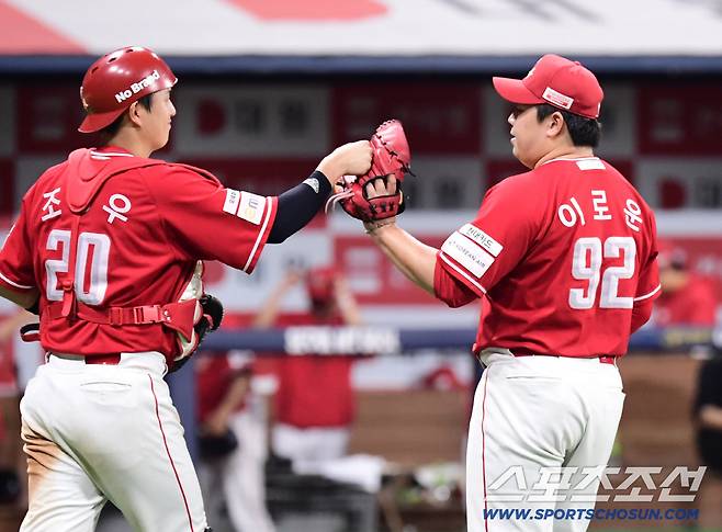 19일 서울 고척돔에서 열린 키움과 SSG 경기. SSG가 11회 연장 끝에 승리했다. 승리를 지킨 이로운. 고척=송정헌 기자songs@sportschosun.com/2025.06.19/