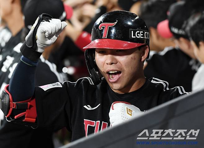 4일 수원 KT위즈파크에서 열린 LG-KT전. 8회초 1사 만루 문성주가 만루 홈런을 친 후 환호하고 있다. 수원=정재근 기자 cjg@sportschosun.com/2025.9.4/