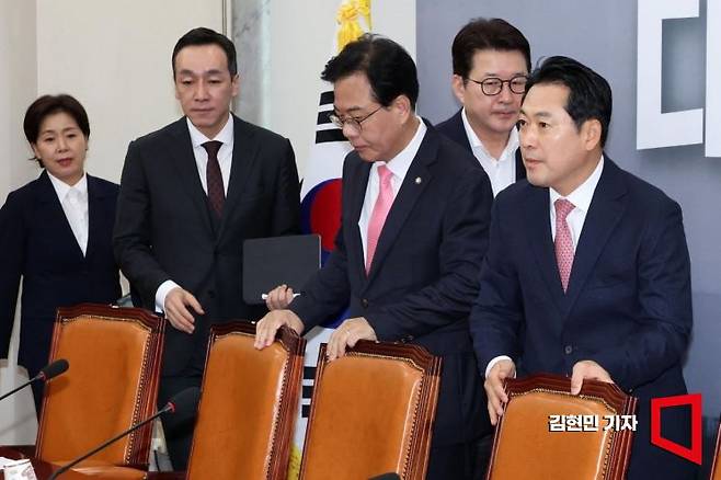 장동혁 국민의힘 대표가 지난 8월 28일 국회에서 열린 최고위원회의에 참석하고 있다. 김현민 기자