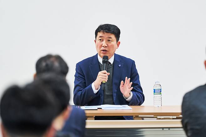 이윤상 가덕도신공항건설공단 이사장이 지난 3월 27일 간담회에서 발언하고 있다. /가덕도신공항건설공단 제공