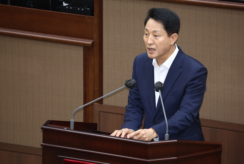오세훈 서울시장이 지난 8월 27일 서울 중구 서울시의회에서 열린 제322회 시의회 임시회 개회식에서 신임 간부를 소개하고 있다. [연합뉴스]
