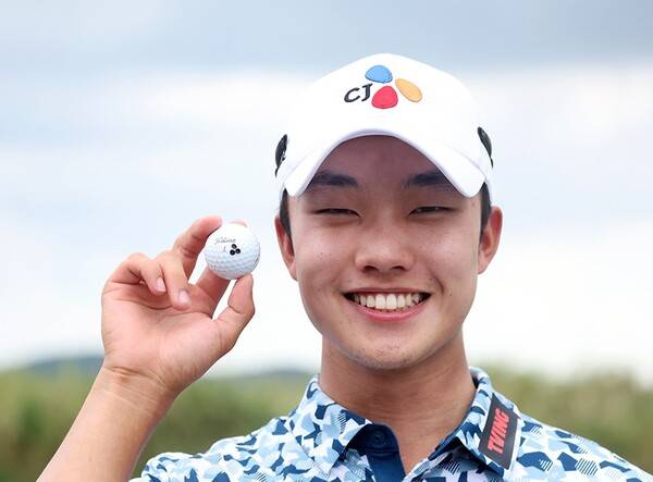 2025년 한국프로골프(KPGA) 투어 KPGA 파운더스컵에 출전한 송민혁 프로가 1라운드에서 홀인원을 기록한 모습이다. 사진제공=KPGA