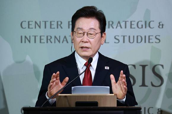 이재명 대통령이 지난달 25일(현지시간) 미국 워싱턴DC 국제전략문제연구소(CSIS)에서 정책 연설을 하고 있다. [사진=연합뉴스]