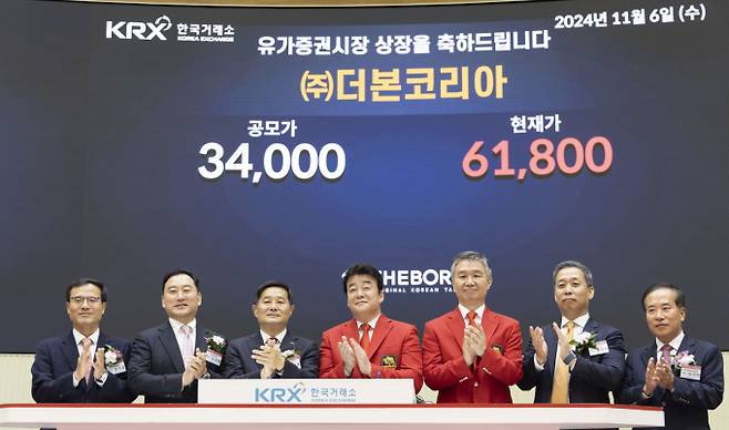 현재 더본코리아 주가는 공모가 대비 약 24% 하락한 상태다. 사진은 지난해 11월6일 더본코리아 상장기념식. /사진=뉴시스