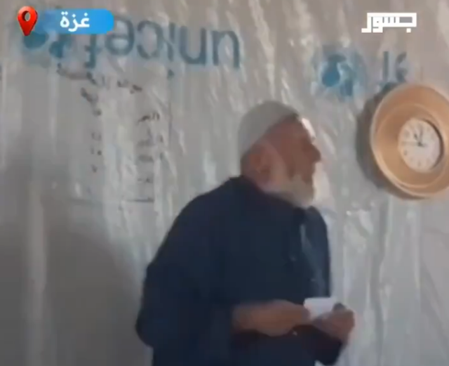 가자지구에서 촬영된 것으로 보이는 한 팔레스타인 주민의 연설 영상. 해당 주민은 가자지구에 위치한 한 학교의 전 교장 선생님으로, 자신의 아들이 가자지구 식량 배급센터에서 일하다 폭행·살해당했다며 하마스가 가자지구 주민들을 최우선으로 생각해야 한다고 지적했다. X 캡처