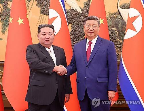 4일(현지시간) 중국 베이징서 회담 가진 북중 정상 [연합뉴스 제공]