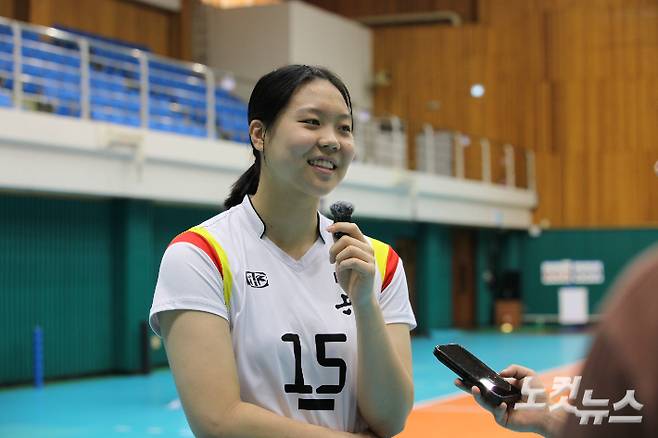 취재진과 인터뷰하는 이지윤. 노컷뉴스