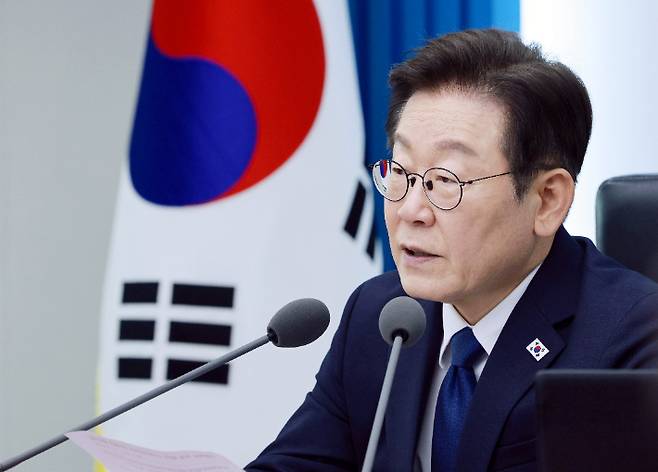 이재명 대통령이 4일 서울 용산 대통령실 청사에서 열린 9차 수석·보좌관 회의에서 발언하고 있다. 연합뉴스