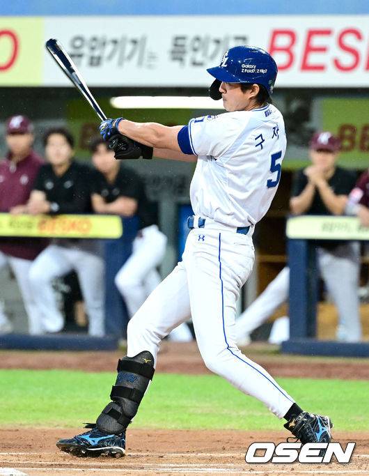 [OSEN=대구, 최규한 기자] 5일 대구삼성라이온즈파크에서 ‘2025 신한 SOL Bank KBO리그’ 삼성 라이온즈와 키움 히어로즈의 경기가 열렸다. 1회말 무사 1, 2루 상황 삼성 구자욱이 역전 우월 스리런포를 날리고 있다. 2025.09.05 / dreamer@osen.co.kr