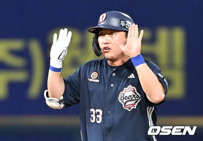 [OSEN=창원, 이석우 기자] 5일 창원NC파크에서 2025 신한 SOL 뱅크 KBO 리그 NC 다이노스와 두산 베어스의 경기가 열렸다. 홈팀 NC는 로건이, 방문팀 두산은 잭로그가 선발 출전했다. 두산 베어스 김인태가 2회초 좌익수 오른쪽 1타점 2루타를 치고 세리머니를 하고 있다. 2025.09.05 / foto0307@osen.co.kr