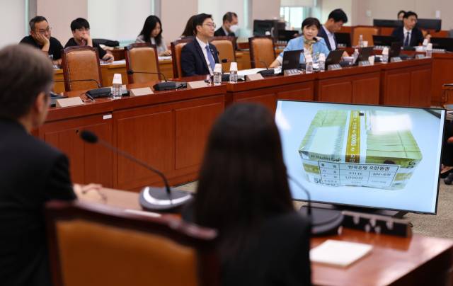 5일 서울 여의도 국회에서 열린 제429회 국회(정기회) 법제사법위원회 검찰 개혁 입법청문회에서 서영교 의원이 관봉권 띠지 유실 사건과 관련해 질문하고 있다. 뉴스1