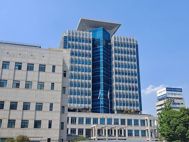 최근 울산시청 직원을 사칭한 신종 보이스피싱 수법이 잇따라 발생하고 있는 가운데 울산시는 시민들에게 각별한 주의를 당부하며 의심스러운 연락을 받을 경우 즉시 경찰에 신고해 달라고 강조했다. ⓒ울산광역시