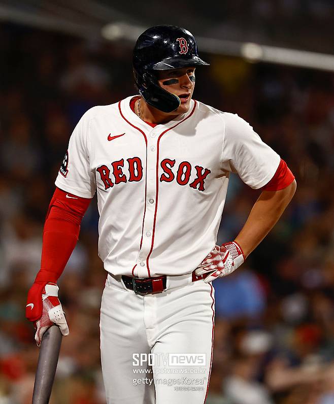 ▲ 옆구리에 불편함을 호소한 로만 앤서니.