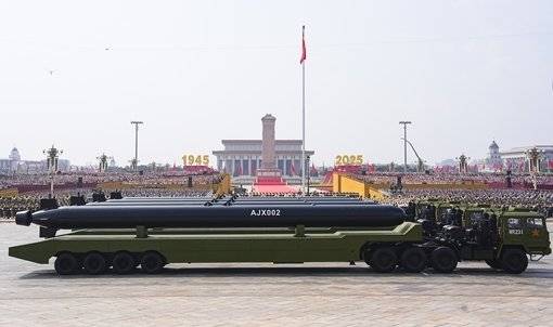 길이가 18m를 넘는 중국 초대형 무인잠수정(XLUUV) ‘AJX-002’. 뉴시스