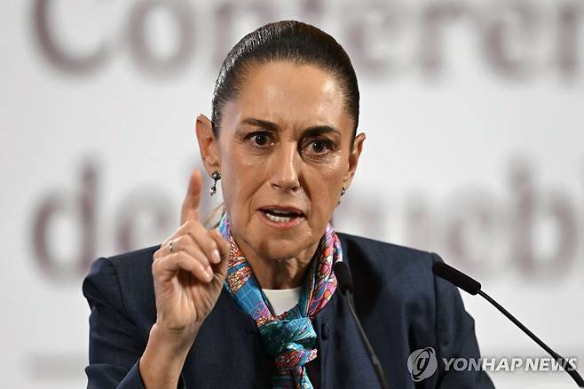 4일(현지시간) 기자회견하는 클라우디아 셰인바움 멕시코 대통령 [멕시코시티 AFP=연합뉴스. 재판매 및 DB 금지]