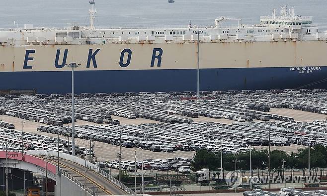 평택항에 세워진 수출용 자동차 [연합뉴스 자료사진]