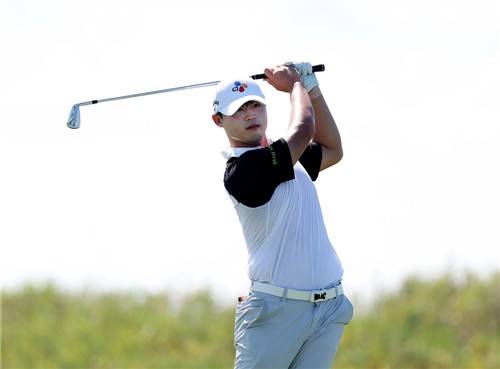 배용준의 아이언 샷. [KPGA 제공. 재판매 및 DB 금지