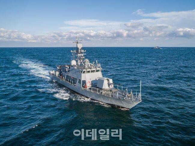 신형 참수리급 고속정(PKMR), 전장/전폭/톤수: 44m/7m/250톤(만재), 무장: 76㎜ 함포/130㎜ 유도로켓/12.7㎜ 원격사격통제체계 등 (출처=방위사업청)