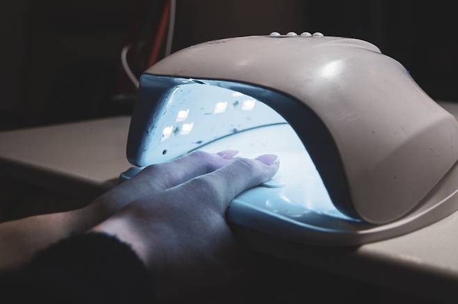 이번 조치로 인해 EU 27개 회원국과 노르웨이 등 관련 규제를 따르는 국가의 네일숍은 TPO가 들어간 젤 네일을 더 이상 사용할 수 없게 됐다.  [사진=게티이미지뱅크]