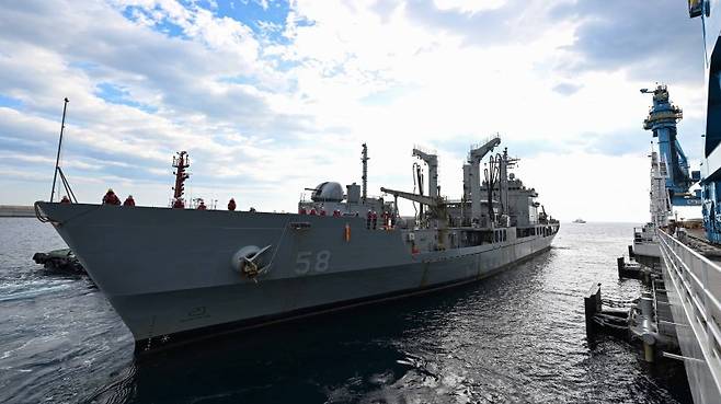 해군이 강릉 가뭄 극복을 위해 군수지원함인 대청함을 투입했다. 해군 1함대 제공