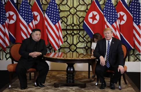 지난 2019년 2월28일 베트남 하노이에서 열렸던 김정은 북한 국무위원장과 도널드 트럼프 미국 대통령의 북미정상회담. 트럼프 행정부는 북미 대화 도중에 북한에 특수부대를 침투시켜 도청장치를 설치하려다 민간인들을 사살했다. 한겨레 자료사진