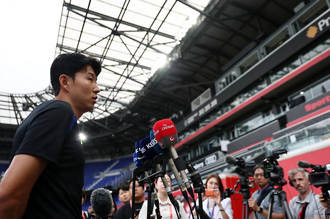 한국 축구 국가대표 손흥민이 5일(현지시간) 미국 뉴저지주 해리슨 스포츠일러스트레이티드 스타디움에서 열린 기자회견에서 취재진 질문에 답하고 있다. [연합뉴스]